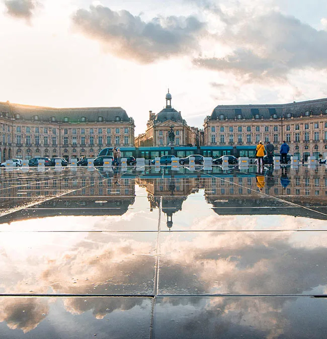 Marchand de biens Bordeaux - photo miroir d'eau place de la bourse